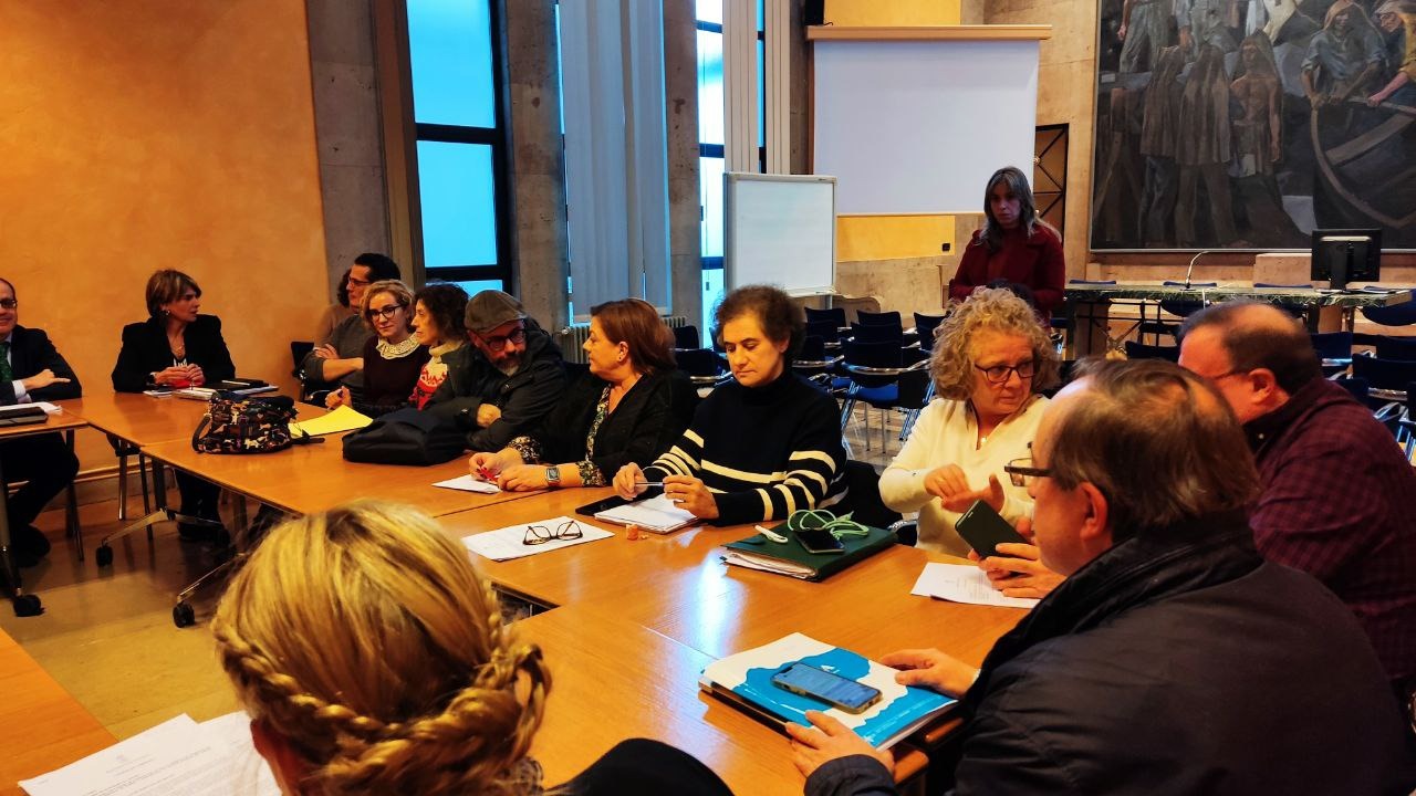 foto mesa acuerdo primaria Sespa