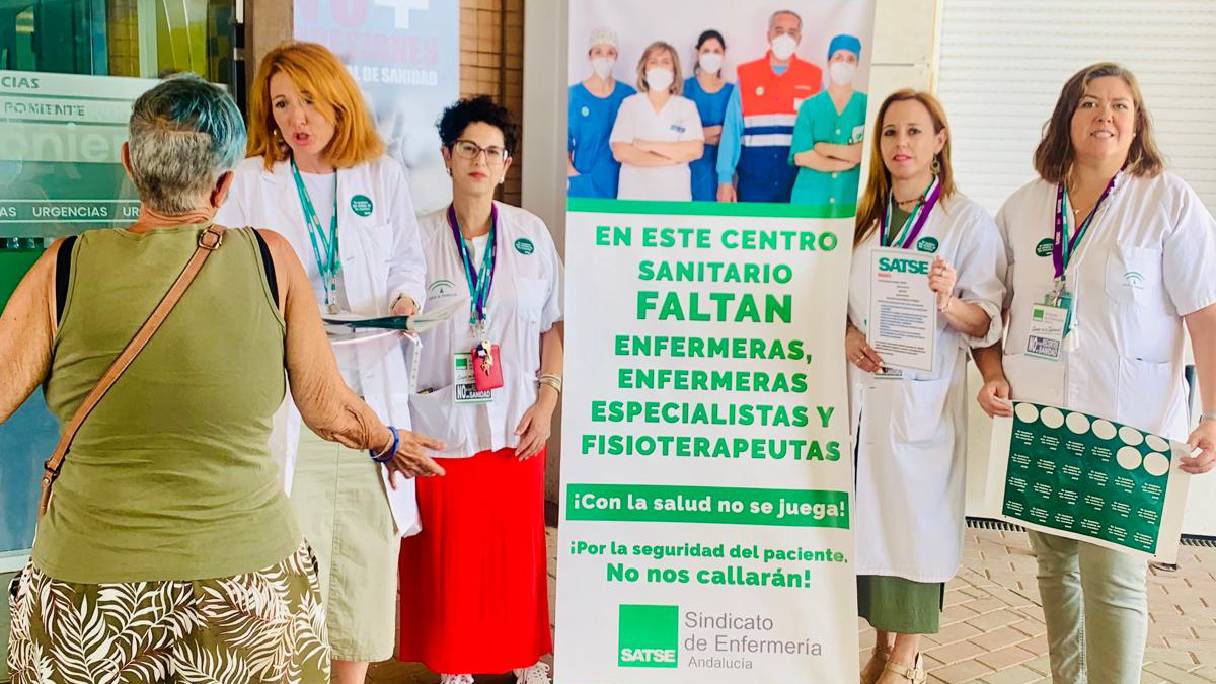 SATSE Almería pone en marcha la campaña para informar a los usuarios del SAS sobre las consecuencias de la falta de profesionales en plantilla.