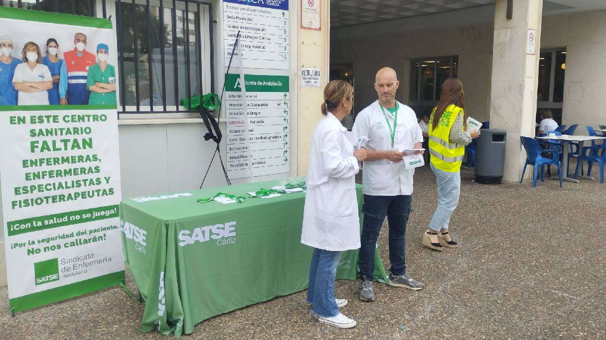 Campaña de denuncia de falta de profesionales en Cádiz.