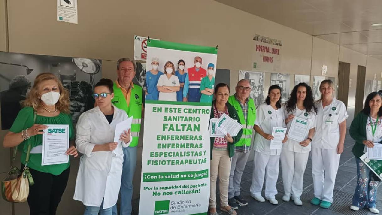 En Jaén, SATSE informa a los usuarios del SAS sobre las consecuencias de la falta de profesionales.