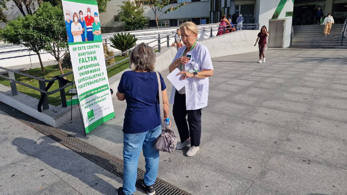 En Sevilla, campaña de información sobre las consecuencias de los recortes y la falta de personal.