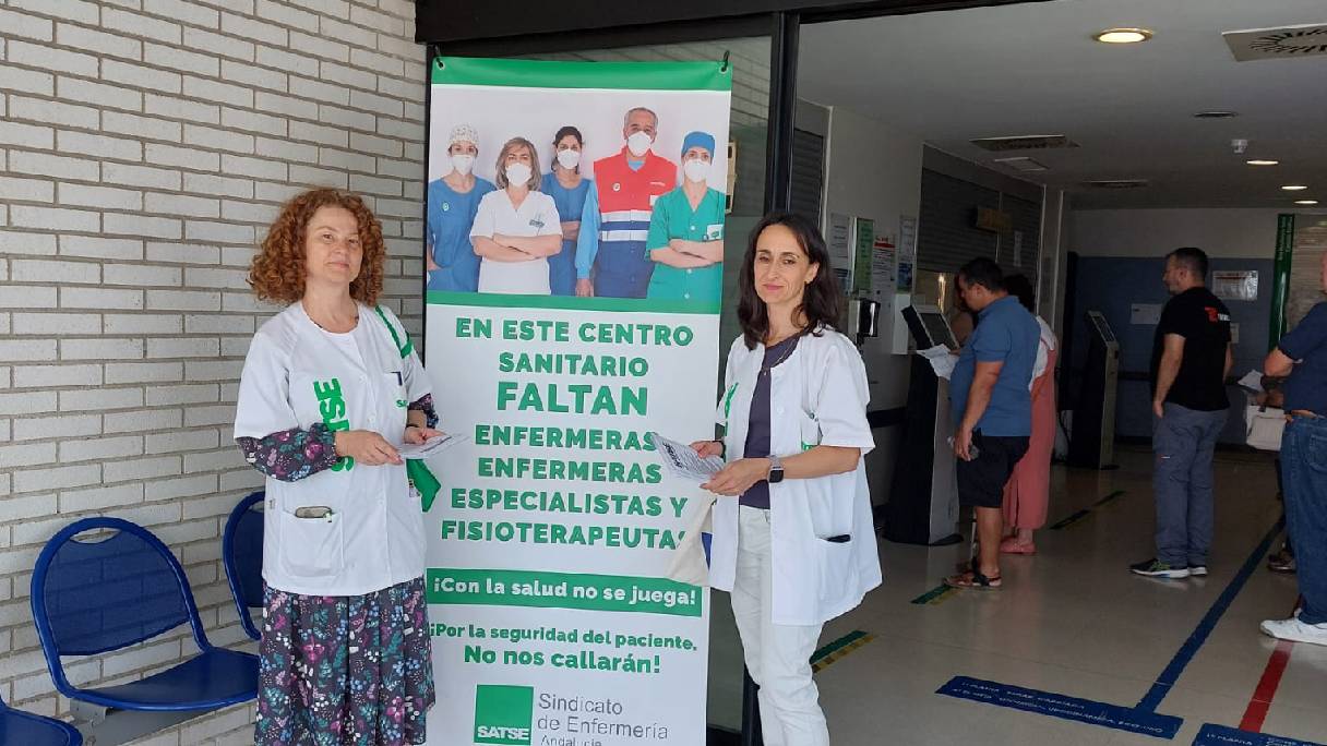 Campaña para informar sobre los recortes, en el Hospital de Valme de Sevilla.
