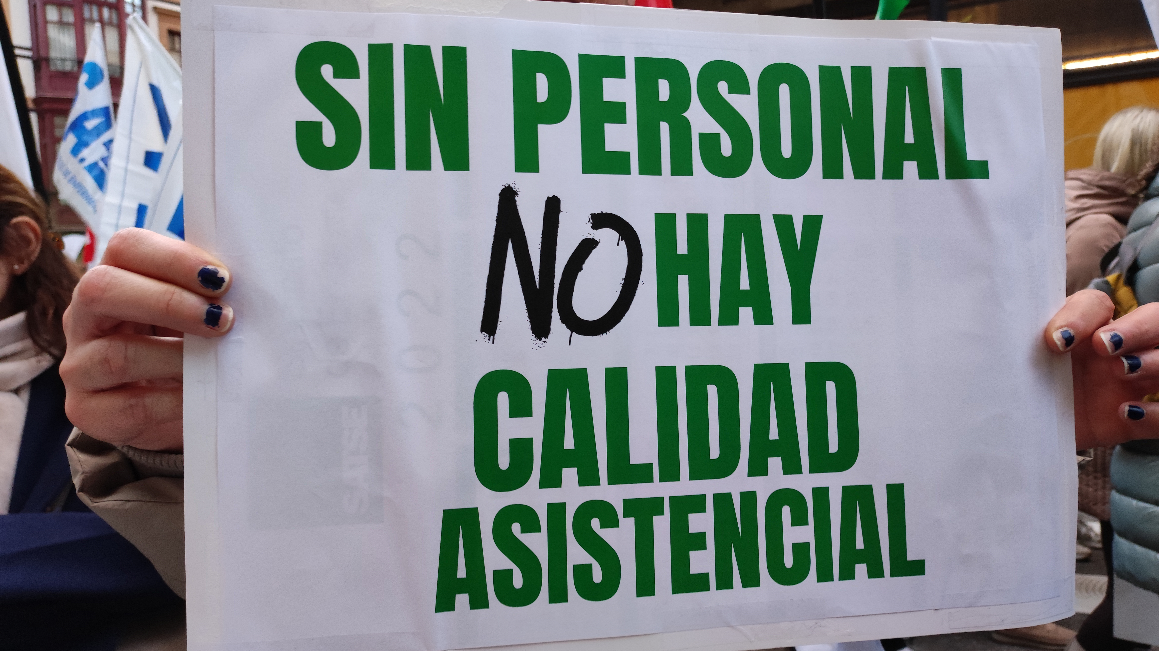 Protesta por falta de personal en centros sociosanitarios de Asturias.