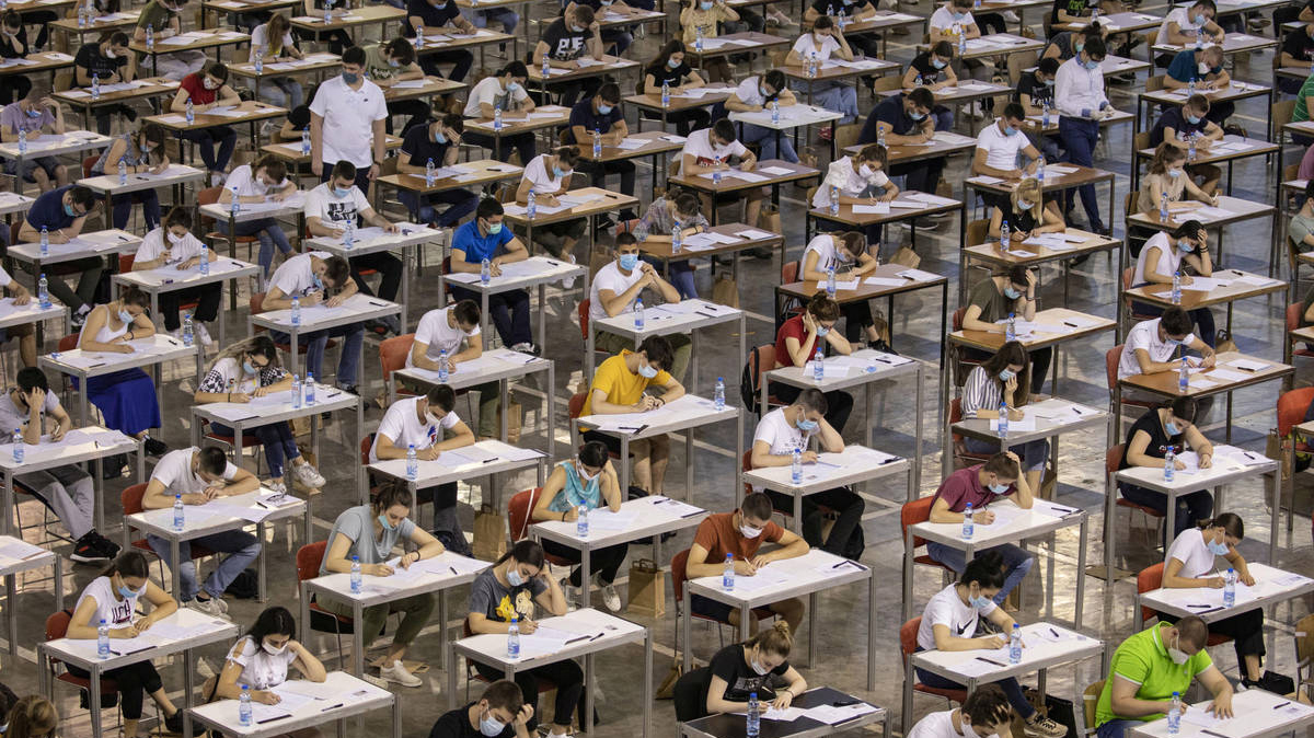 Aspirantes en un examen de OPE de Enfermería