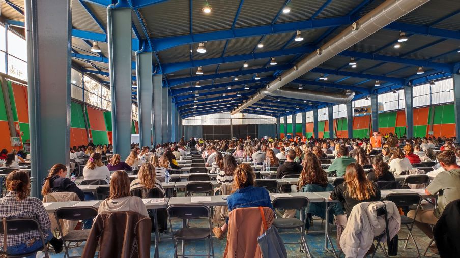 Participantes en el examen de la OPE de Enfermería, el 9 de noviembre, en Gijón